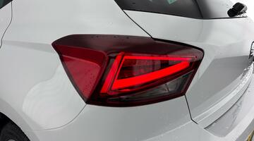 2025 SEAT 1.0 TSI FR DSG Euro 6 5-door (White) - Image: 38