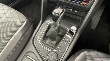 2022 Volkswagen 2.0 TDI R-Line DSG 4Motion Euro 6 5-door (Silver) - Image: 22