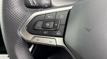 2025 Volkswagen TSI R-Line Euro 6 5-door (Black) - Image: 23