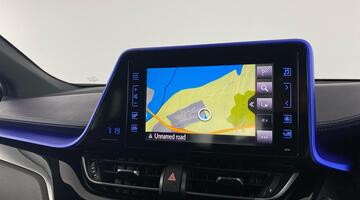 2017 Toyota VVT-h Dynamic CVT Euro 6 5-door (Silver) - Image: 17