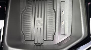 2025 Volkswagen ETSI MHEV R-Line DSG Euro 6 5-door (Multicolour) - Image: 25