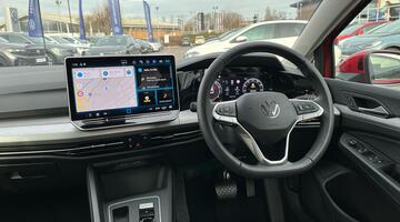 2025 Volkswagen ETSI MHEV Match DSG Euro 6 5-door (Red) - Image: 44