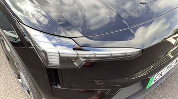 2025 Volvo Twin Performance 69kWh Plus Auto 5-door (Black) - Image: 23