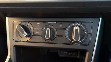 2023 Volkswagen 1.0 TSI Life Euro 6 5-door (Red) - Image: 37