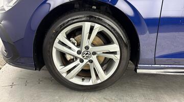 2022 Volkswagen ETSI MHEV R-Line DSG Euro 6 5-door (Blue) - Image: 32