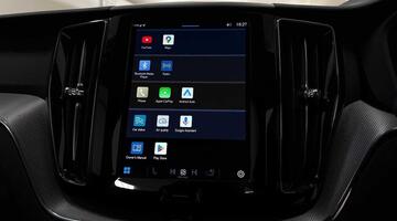 2025 Volvo 2.0 B5 MHEV Plus Auto Euro 6 5-door (White) - Image: 33