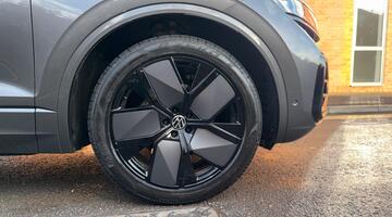 2025 Volkswagen 3.0 TDI V6 Black Edition Tiptronic 4Motion Euro 6 5-door (Grey) - Image: 5