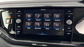 2025 Volkswagen 1.0 TSI Match DSG Euro 6 5-door (Black) - Image: 18