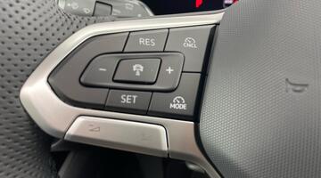 2025 Volkswagen 2.0 TSI R-Line DSG Euro 6 5-door (Black) - Image: 13