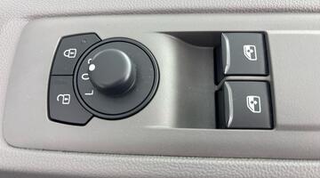 2025 Volkswagen 2.0 TDI T28 Commerce Plus FWD SWB Euro 6 5-door (White) - Image: 19