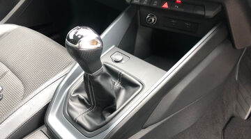 2022 Audi 1.0 TFSI 30 Black Edition Sportback Euro 6 5-door (Yellow) - Image: 11