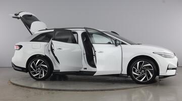 2025 Volkswagen Pro 77kWh Match Tourer Auto 5-door (White) - Image: 1