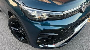 2025 Volkswagen ETSI MHEV R-Line DSG Euro 6 5-door (Blue) - Image: 14