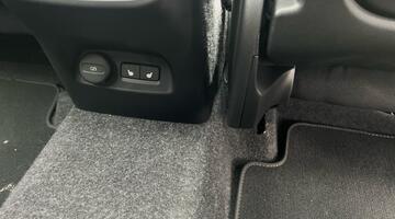 2025 Volvo 2.0 B4 MHEV Ultra Dark DCT Auto Euro 6 5-door (Silver) - Image: 32