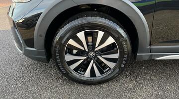 2025 Volkswagen 1.0 TSI Life Euro 6 5-door (Black) - Image: 29