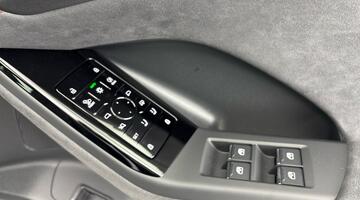 2025 Audi SQ6 SUV Edition 1 e-tron 360,00 kW (Black) - Image: 19