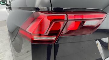 2022 Volkswagen TSI Active Euro 6 5-door (Black) - Image: 32