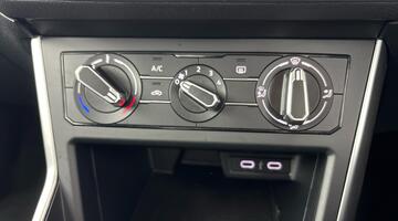 2022 Volkswagen 1.0 TSI Life DSG Euro 6 5-door (Red) - Image: 14