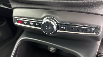 2021 Volvo T2 Momentum Core Euro 6 5-door (White) - Image: 21