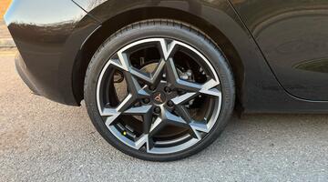 2025 CUPRA ETSI V2 DSG Euro 6 5-door (Black) - Image: 28