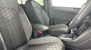 2025 Volkswagen TSI R-Line DSG Euro 6 5-door (White) - Image: 33