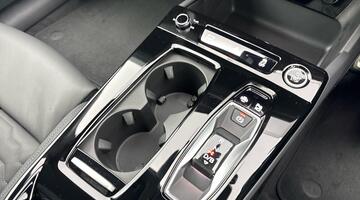 2025 Audi 83kWh S line Auto 5-door (Black) - Image: 24