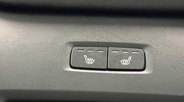 2025 Volvo 2.0h T6 18.8kWh Plus Black Edition Auto Euro 6 5-door (Black) - Image: 17