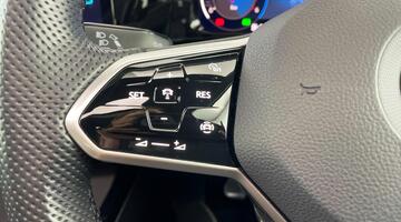 2023 Volkswagen 2.0 TDI R-Line DSG Euro 6 5-door (Grey) - Image: 24