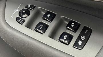 2025 Volvo 2.0 T8 18.8kWh Ultra Dark Auto 4WD Euro 6 5-door (Black) - Image: 25