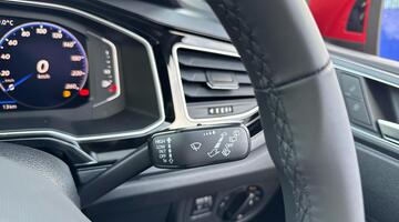 2025 Volkswagen 1.0 TSI R-Line DSG Euro 6 5-door (Red) - Image: 39