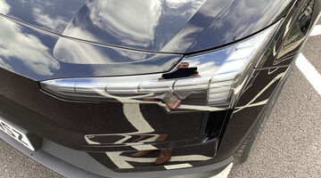 2025 Volvo Twin Performance 69kWh Plus Auto 5-door (Black) - Image: 21