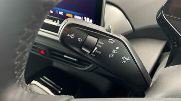 2024 Volkswagen Pro 77kWh Match Auto 5-door (Red) - Image: 7