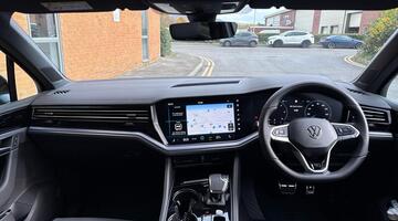 2025 Volkswagen 3.0 TDI V6 Black Edition Tiptronic 4Motion Euro 6 5-door (Black) - Image: 8