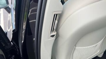 2025 Volvo 2.0 B5 MHEV Plus Auto Euro 6 5-door (Black) - Image: 30