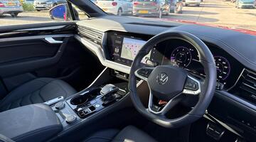 2025 Volkswagen 3.0 TDI V6 Black Edition Tiptronic 4Motion Euro 6 5-door (Red) - Image: 6