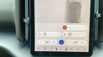 2025 Volvo Twin Performance 69kWh Plus Auto 5-door (Black) - Image: 34