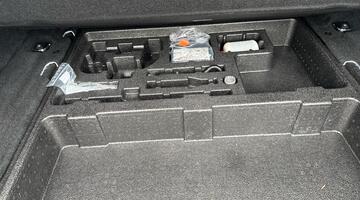 2019 Jaguar 2.0 D180 R-Dynamic S Auto Euro 6 5-door (Grey) - Image: 36