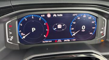 2025 Volkswagen 1.0 TSI R-Line DSG Euro 6 5-door (White) - Image: 22