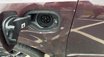 2025 Volvo 2.0 T8 18.8kWh Ultra Dark Auto 4WD Euro 6 5-door (Red) - Image: 32