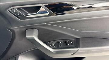 2022 Volkswagen TSI R-Line DSG Euro 6 5-door (White) - Image: 24