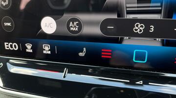 2025 Volkswagen TSI eHybrid 19.7kWh R-Line DSG Euro 6 5-door (White) - Image: 18