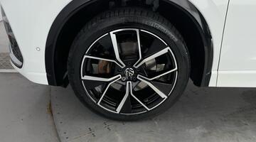 2024 Volkswagen 2.0 TDI R-Line DSG Euro 6 5-door (White) - Image: 33