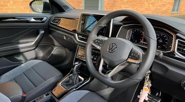 2025 Volkswagen TSI R-Line DSG 2WD Euro 6 2-door (Black) - Image: 6