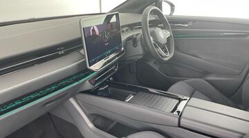 2025 Volkswagen Pro S 86kWh Match Plus Tourer Auto 5-door (Black) - Image: 2