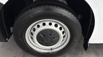 2025 Volkswagen 2.0 TDI T28 Commerce Plus FWD SWB Euro 6 5-door (White) - Image: 34