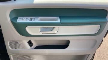 2025 Volkswagen Pro 79kWh Style Auto 5-door (SWB, 5Seat) (Black) - Image: 29