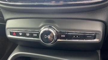 2023 Volvo 2.0 B3 MHEV Plus DCT Auto Euro 6 5-door (Black) - Image: 28