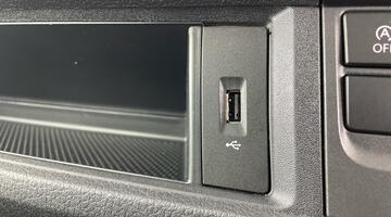 2019 Volkswagen 2.0 TDI T30 BlueMotion Tech Trendline Kombi FWD SWB Euro 6 5-door (White) - Image: 15