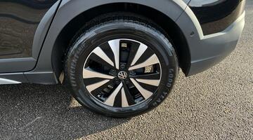 2025 Volkswagen 1.0 TSI Life Euro 6 5-door (Black) - Image: 30