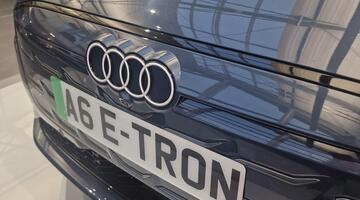 2025 Audi 100kWh Performance S line Auto 5-door (Blue) - Image: 13